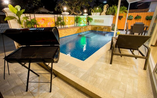 Grand Condo Montra Pool villa