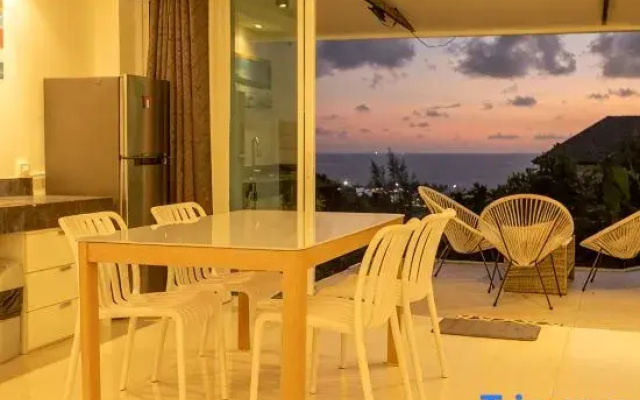 *Seaside Group Getaway • Up to 16 Guests v104