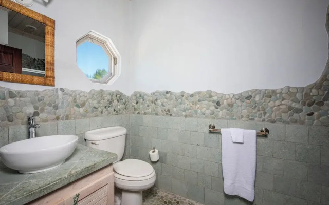 Caribbean Dream: Luxurious Villa With Private Beach Access