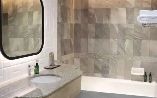 The Quarter Saphankhwai by UHG