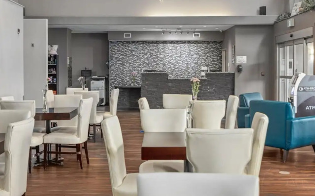 Home Inn and Suites Regina Airport