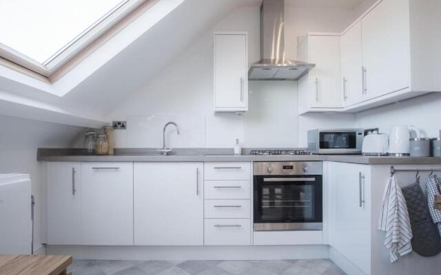 Skylark - 2 Bedroom Apartment - Tenby