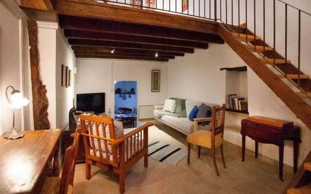 Cecilias Courtyard