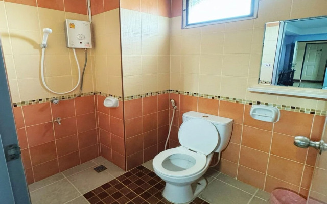 OYO 75506 Ratchapruek Apartment Suphanburi