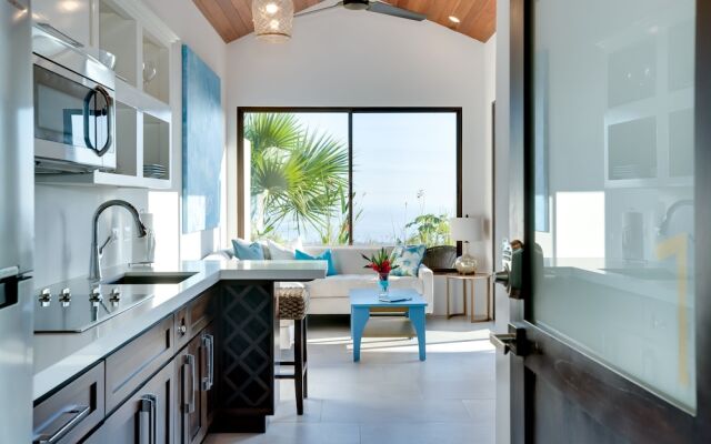 Golden Pineapple Villas
