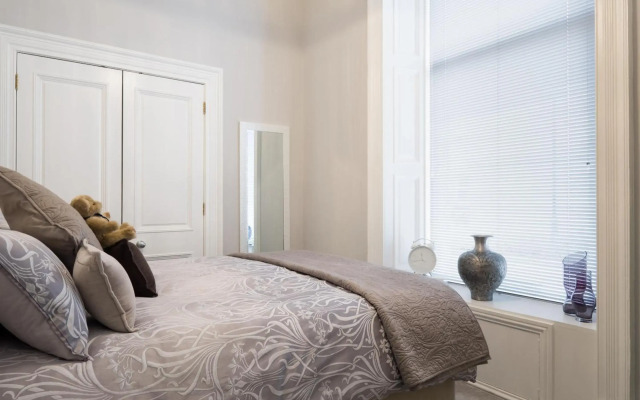 Marks At The Manor Luxury Riverside Apartments - Sleeps up to 4, with Parking and Sky TV
