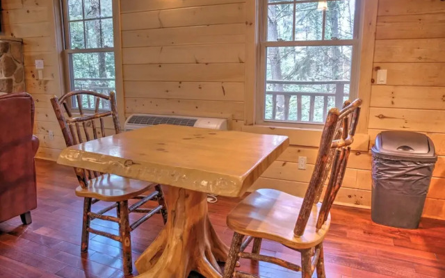 Pine Cove Lodging