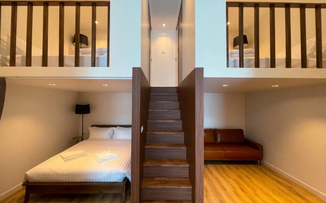 Play Poshtel & Cafe (SHA Certified)