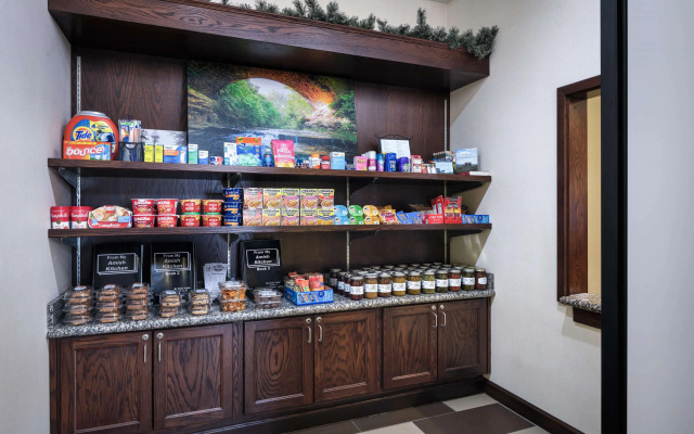 Green Mill Village Hotel & Suites, BW Signature Collection