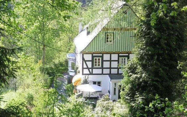 Haus im Wiesengrund
