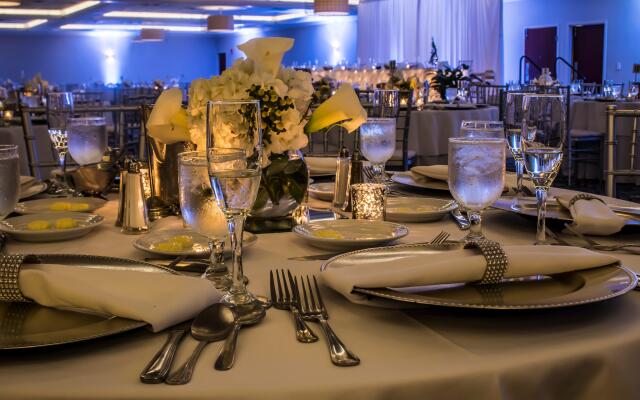 Crowne Plaza Suites Pittsburgh South by IHG