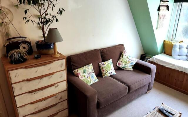 Lovely Studio Apartment , perfect central location