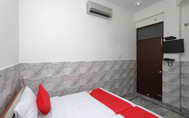 OYO 11762 Trimurti Guest House