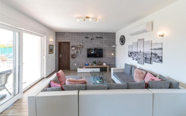 Nice Home in Kastel Stafilic With Wifi and 3 Bedrooms
