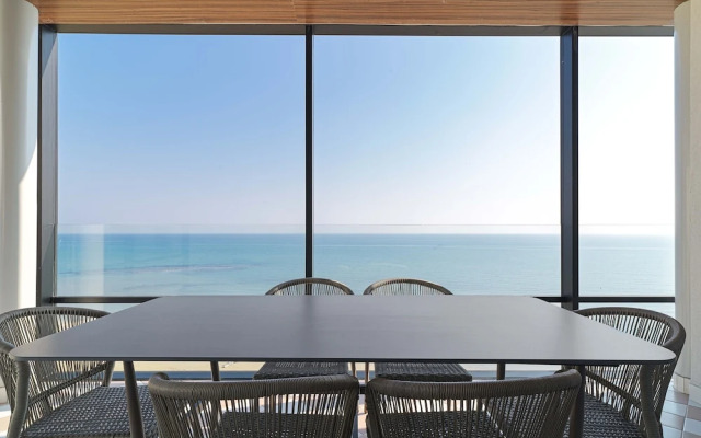 LIV Mackenzie Beach Suites