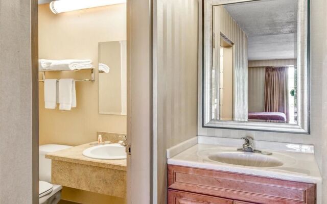 Super 8 Hartford South - Rocky Hill