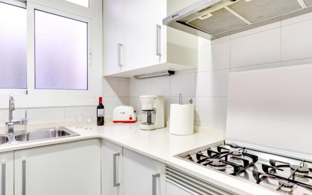 Spacious 4 Bedroom Apartment Fira BCN & Camp Nou