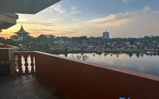 Riverbank Suites 408