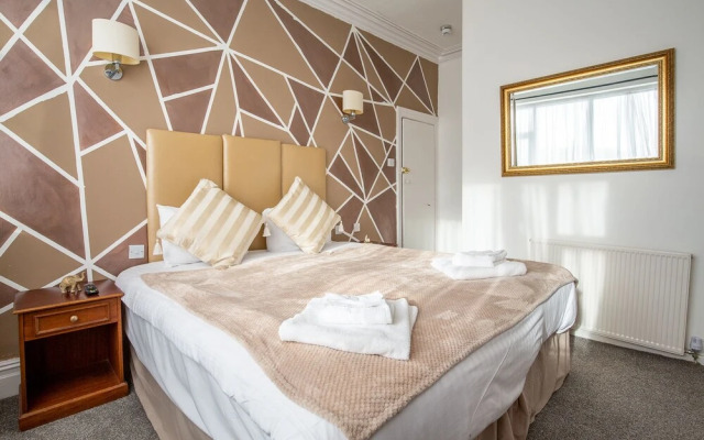 Pier Walk Hotel