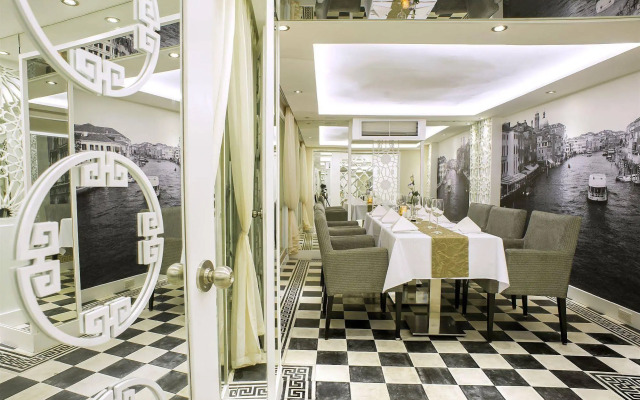 Minerva Church Hotel