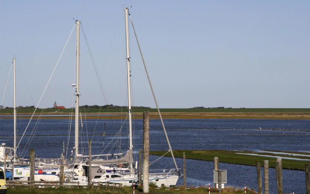 Apartment, Tating in Tating