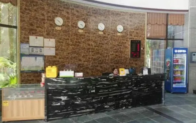 Qionghai Yefeng Business Hotel (Yinhai Road Wanquanhe Branch)