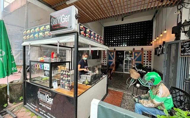 Hybrit Hostel & Cafe