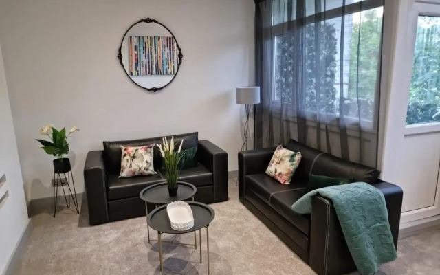 Remarkable 3-bed Apartment in London