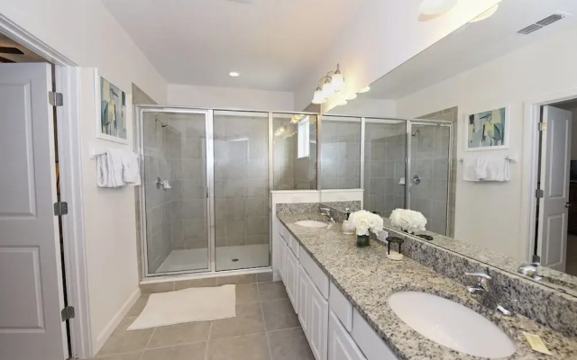 4557 Cabello Loop 6 Bedrooms, +3 Bathrooms