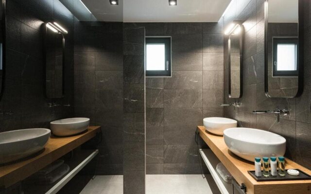 11 Enteka Acropolis Suites