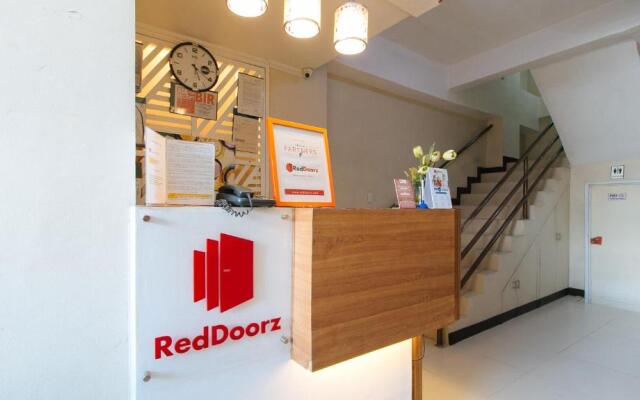 RedDoorz near C5 Kalayaan Avenue Makati