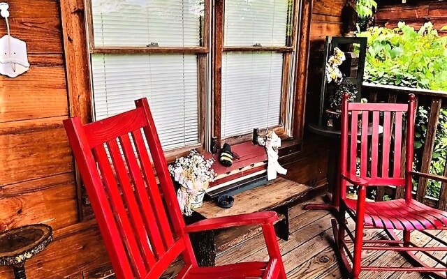 Twin Hearts - Studio Cabin