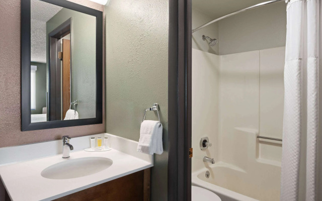 Super 8 by Wyndham Conrad