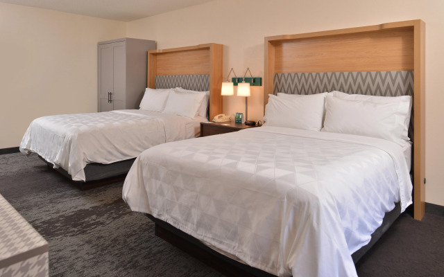 Holiday Inn Hotel & Suites Raleigh / Cary by IHG