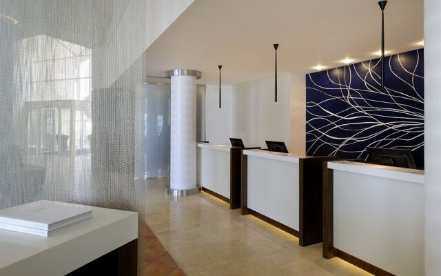 Millennium Lakeview Residence