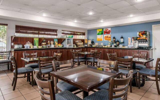 Quality Inn Sarasota North Near Lido Key Beach