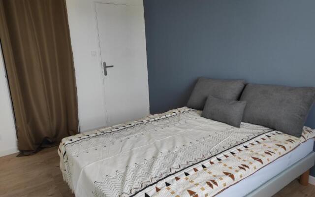 Appart 4 chambres refait à neuf, proche remparts