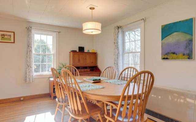 Charming Farmhouse: Walk to Village + Trails!