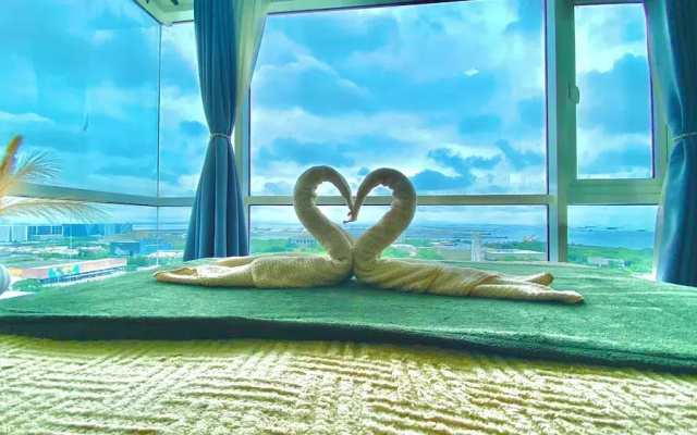 Hotel near Airport Mall of Asia PICC WTC
