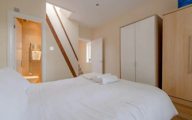 Lovely 2 Bedroom Apartment With Great Transport Links