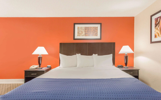 Baymont by Wyndham Fayetteville Fort Bragg Area