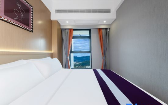 Sanya Central Jiayue Bixuan Hotel (Qiangqing Sea Travel Duty-Free Shop)