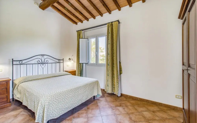 Oliva Family Apt Shared Pool,volterra
