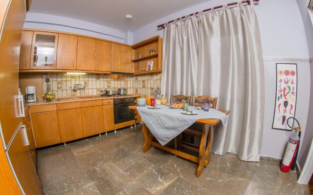 Théa Apartment