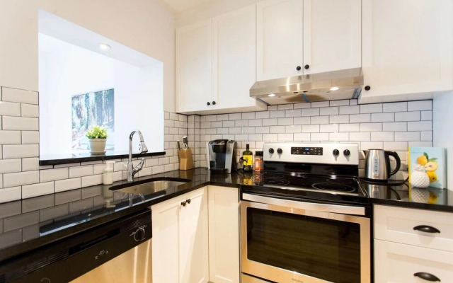 Stylish & Unique 3 Bdr Flat With Parking!