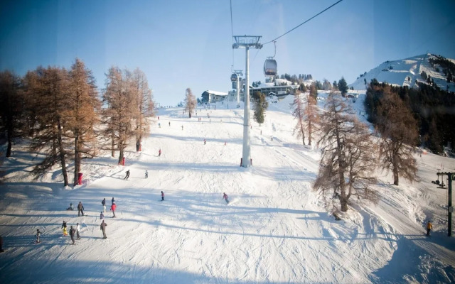 Modern Apartment With Views