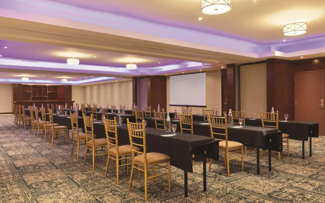 Radisson Hotel Toronto Airport West