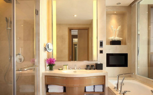 DoubleTree by Hilton Guangzhou-Free Shuttle Bus to Canton Fair Complex & Overseas Buyer Registration Services during Canton Fair Period