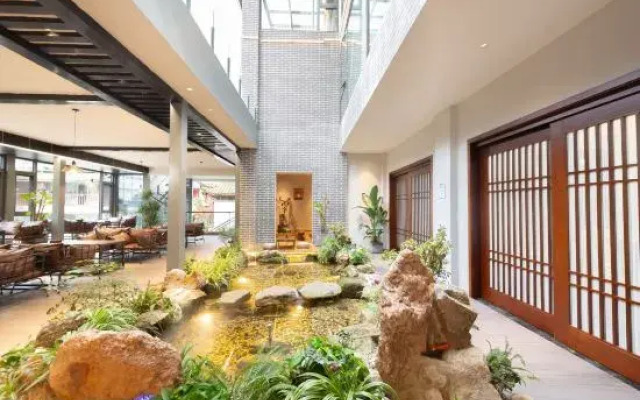 Qingcheng Houshan ·Yueting Lanshe Hot Spring Homestay