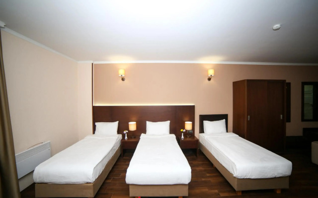 Отель Corner Inn